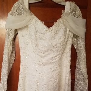 Size 10 Bead and lace wedding gown